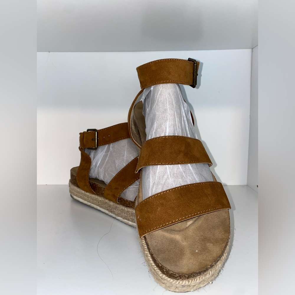 Target platform sandals